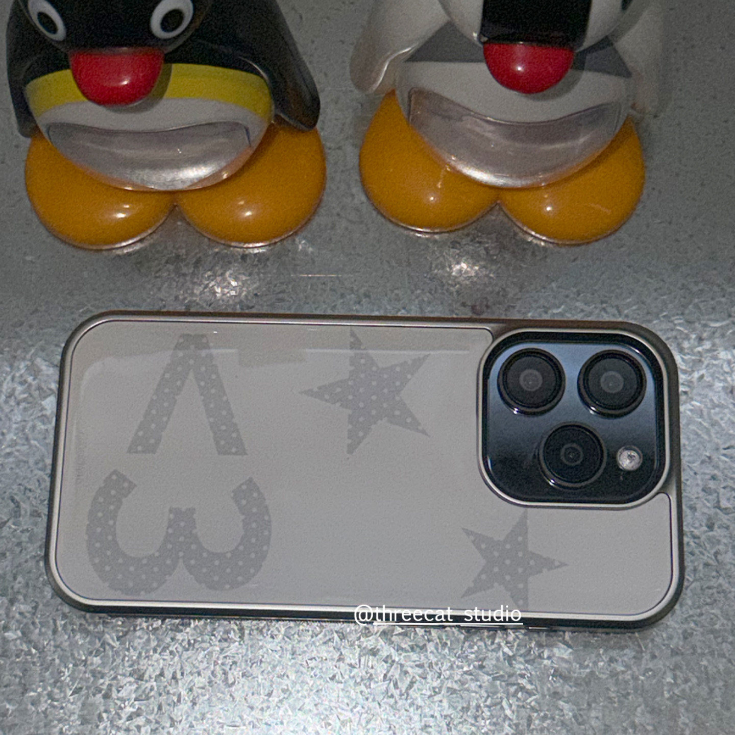 جراب هاتف كوري بتصميم Y2K عصري - مراجعة Y2K Phone Accessories وسعره