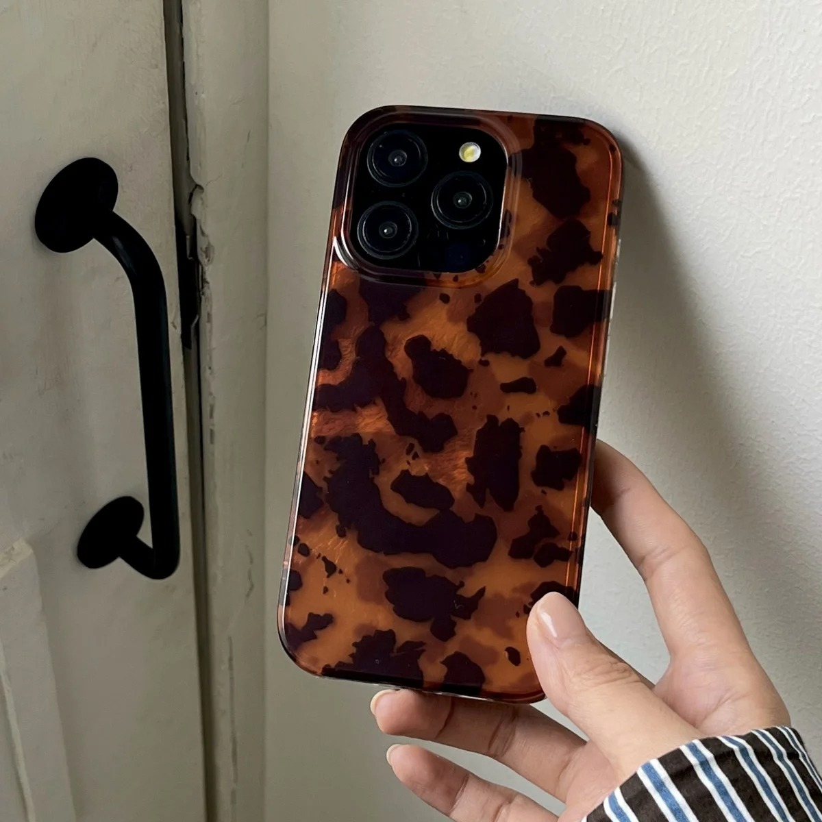 غطاء هاتف بتصميم كهرماني عتيق  - مراجعة Phone Accessories List وسعره